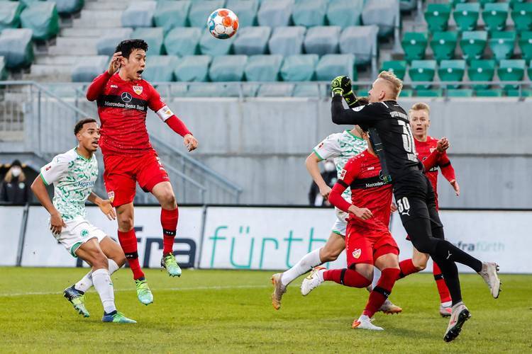 沙尔克主场演练新战术，备战下一场比赛