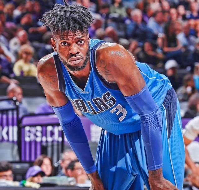 包含戈登将转会老鹰，将开启新篇章的词条