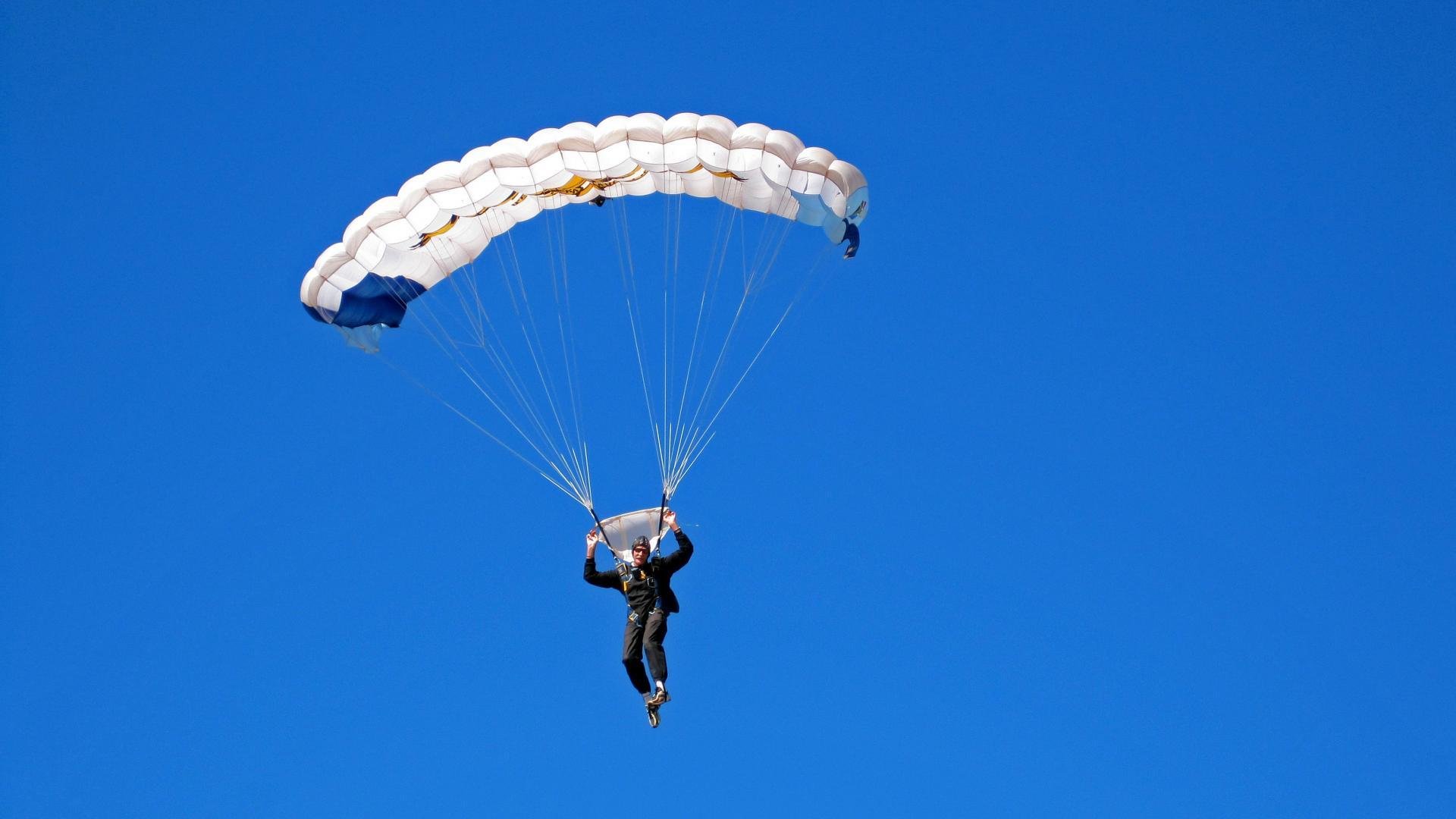 双线奇迹，从足球场到篮球馆，关键先生如何定义伟大夜晚