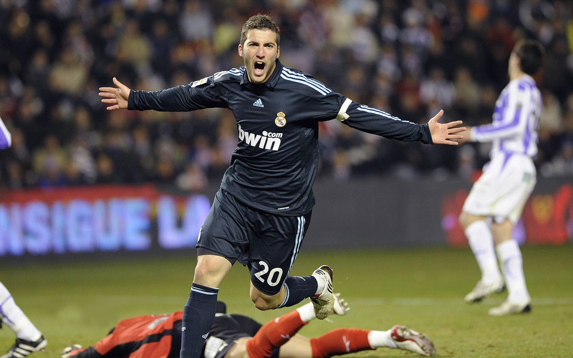 从温网逆转到ATP总决赛封王，阿尔卡拉斯如何用火热状态重写网坛叙事